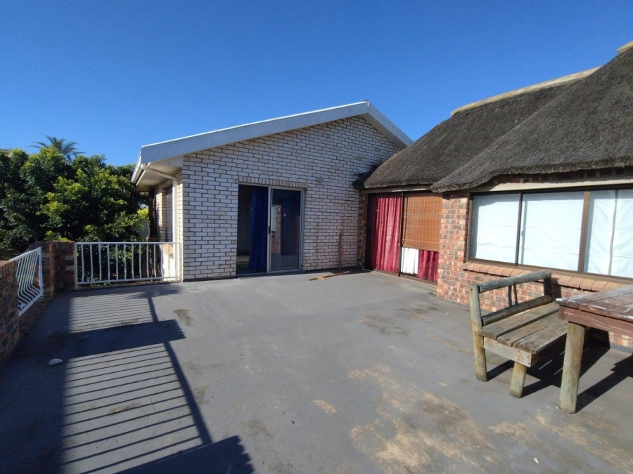 5 Bedroom Property for Sale in Wavecrest Eastern Cape
